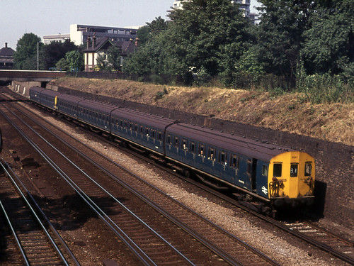 4EPB 5187 East Croydon 4EPB 5187 heads a London Bridge C… Flickr