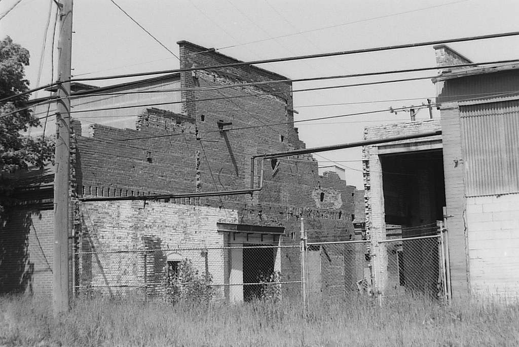 abandoned bldgs. Berea OH. they, like many others, were in… Flickr