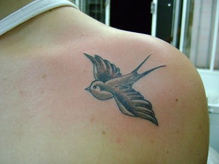 Dreiker Tattoo | Tattoo Andorinha Tatuagem No Ombro | Dreiker Tattoo | Flickr 240_x_320_jpg
