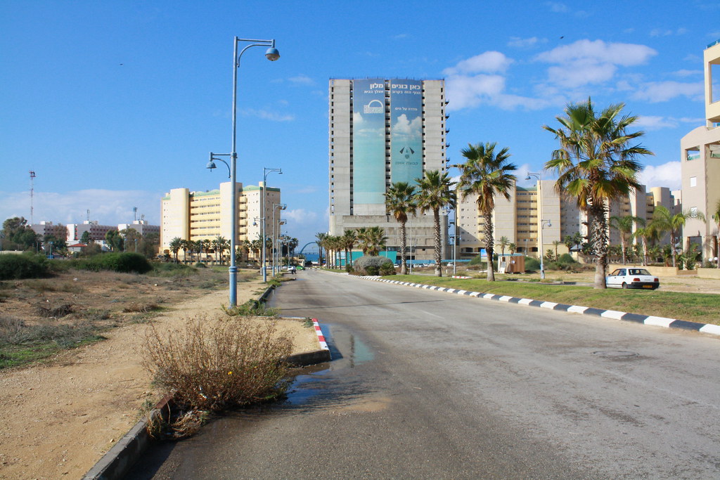 i can't wait for that hotel to finish being built... Flickr