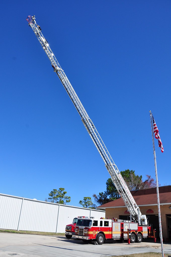 Ladder Co. .44 flying the ladder. Title says it all. 105 f… Flickr