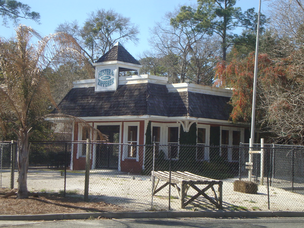 Abandoned Hester & Zipperer & KFC Yesterday I decided to t… Flickr