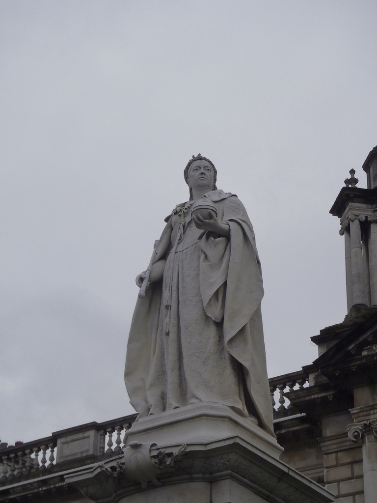 Queen Victoria Statue of Queen Victoria 1903 Sir Thomas Br… Flickr