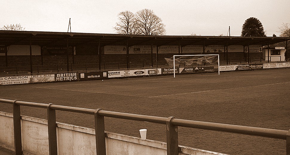 Glebe Park An abandoned Cemetery End after the last league… Flickr