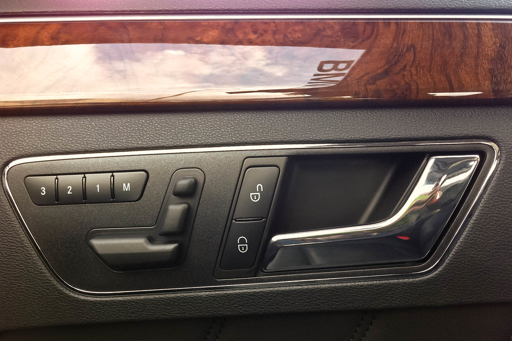 2010 MercedesBenz E350 seat controls The June 2010 launch… Flickr