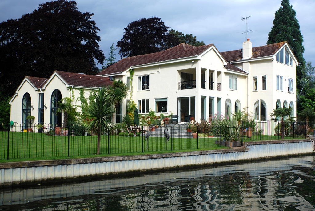 A Thames riverside home, Maidenhead "Bray Lawn", Fishery R… Flickr