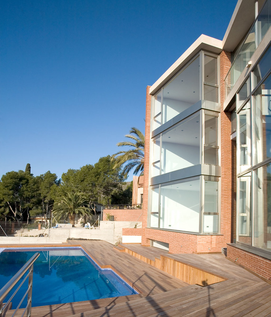 Pool house for sale Barcelona Spain Lucas Fox Barcelona