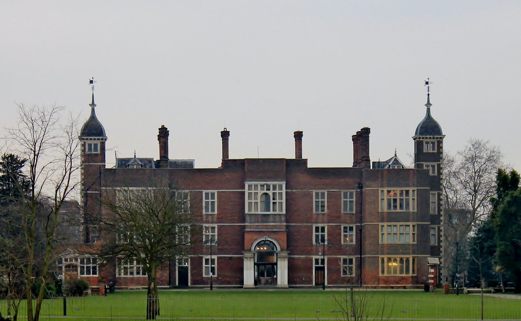 Charlton House, London Charlton House was built in 1612 fo… Flickr