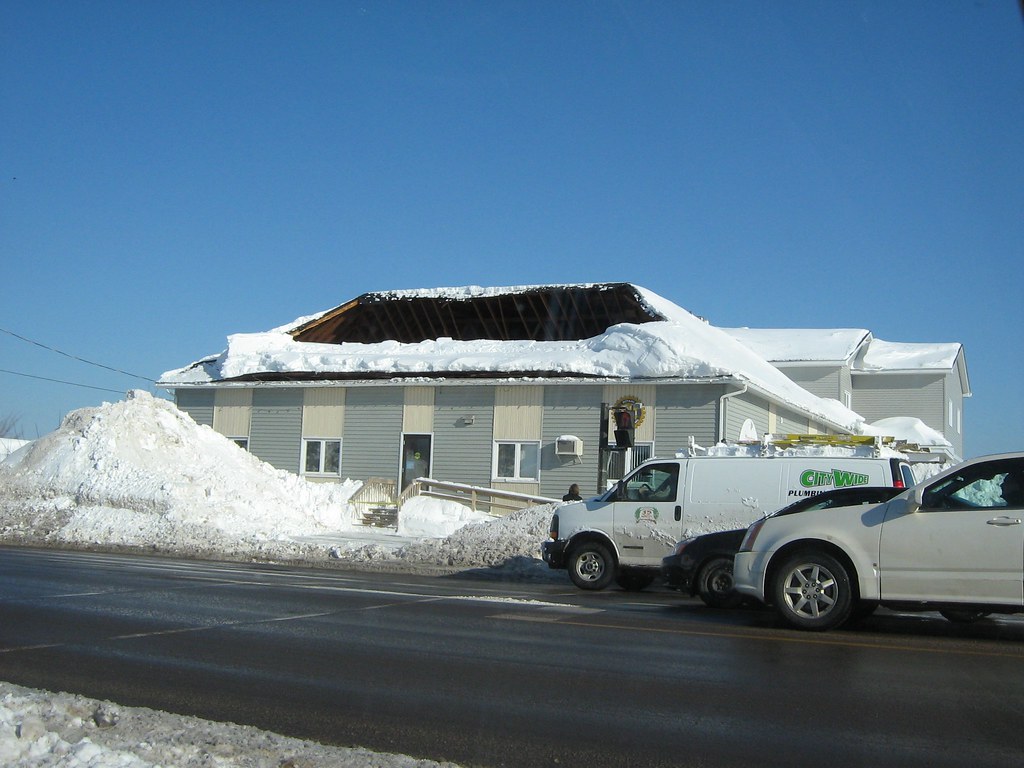 Roof collapse due to snow load A large portion of the roof… Flickr