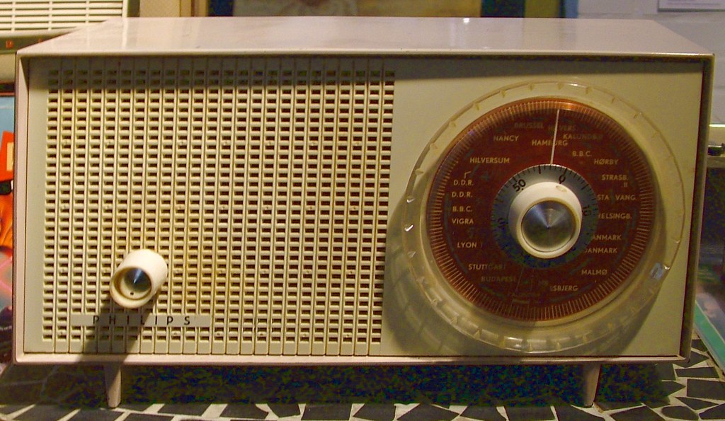 DSCF11563 Philips Radio old Radio on display at the Muse… Flickr