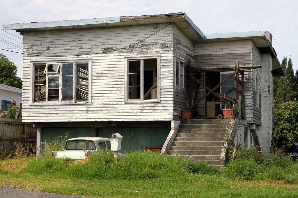 Old house, Sunnyvale, Auckland, New Zealand It's hard to s… Flickr
