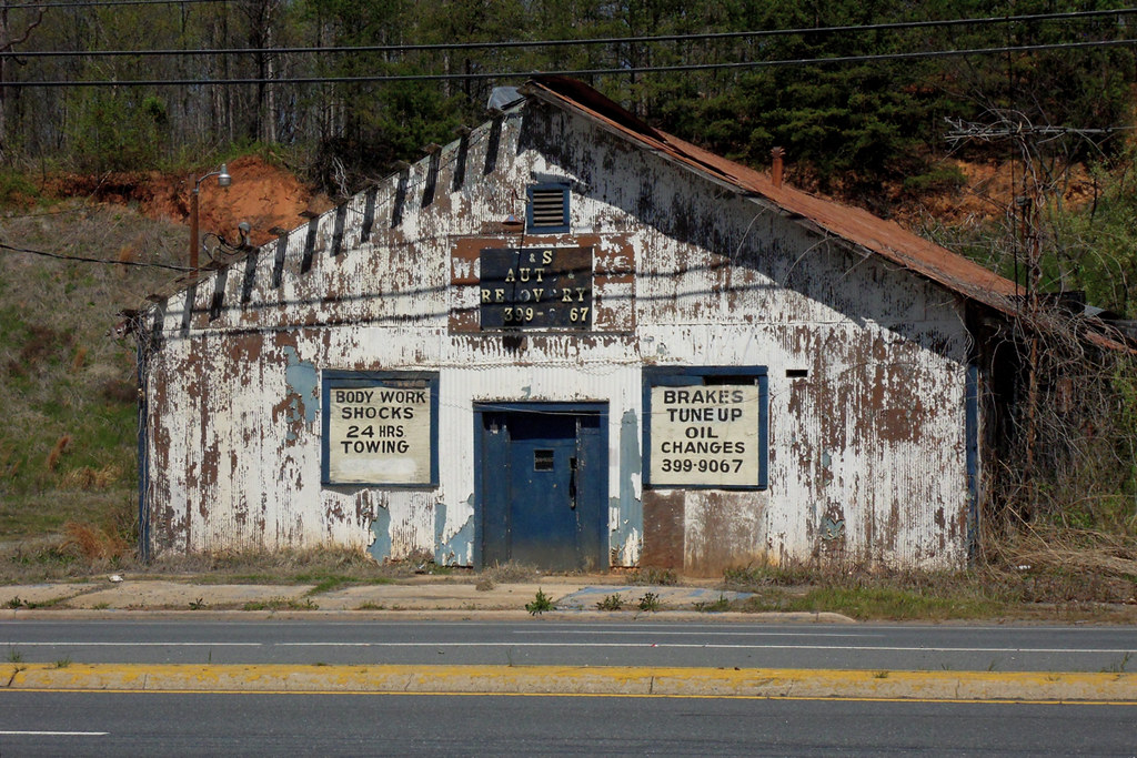 D & S Auto Shop / Belmont, North Carolina An old abandoned… Flickr