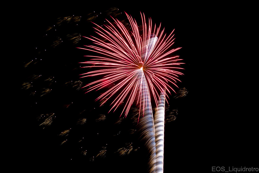 Oak Lake Fireworks, Lincoln NE 2011 J Miller Flickr