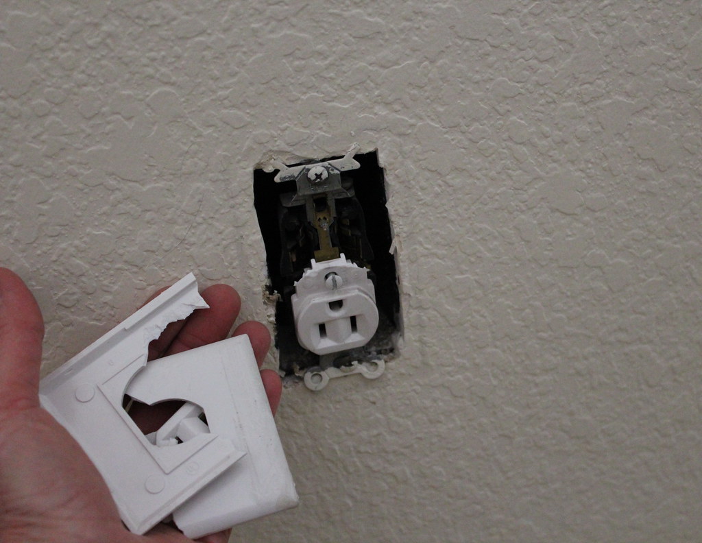 Falling Picture Broke Electrical Outlet Headed to Home Dep… Flickr
