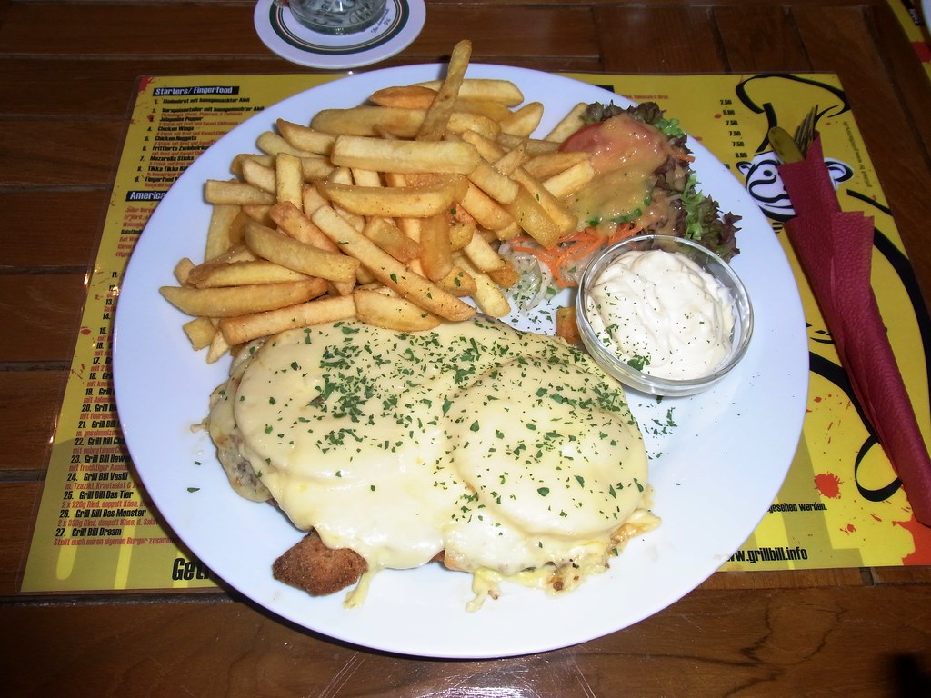 168 Schnitzel Hawaii A Schnitzel topped with pineapple sl… Flickr