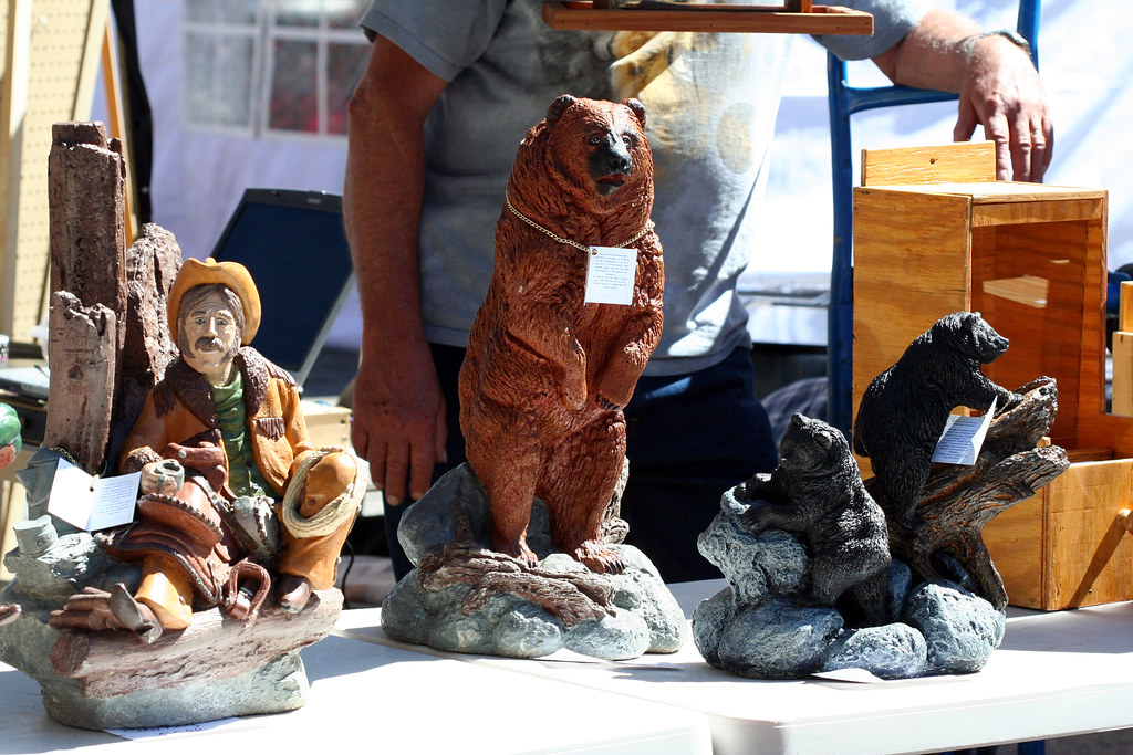 Bear Statues Farmers Market Big Bear Lake Bear statues… Flickr
