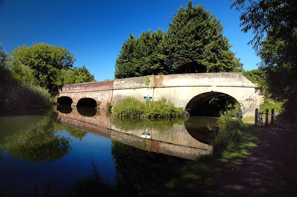 Burghfield Road Bridge Now I've driven over this bridge qu… Flickr