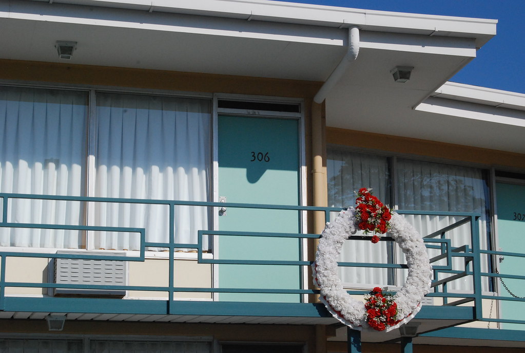 Lorraine Motel/Civil Rights Museum The wreath marks the ro… Flickr