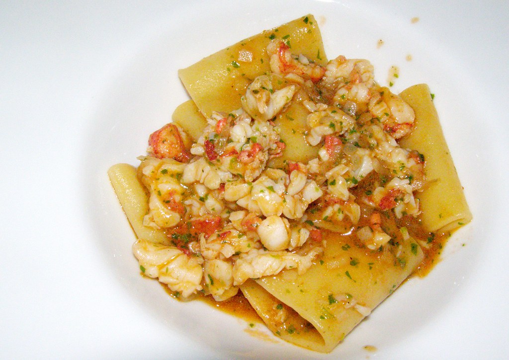 Paccheri Al Sugo Di Astice