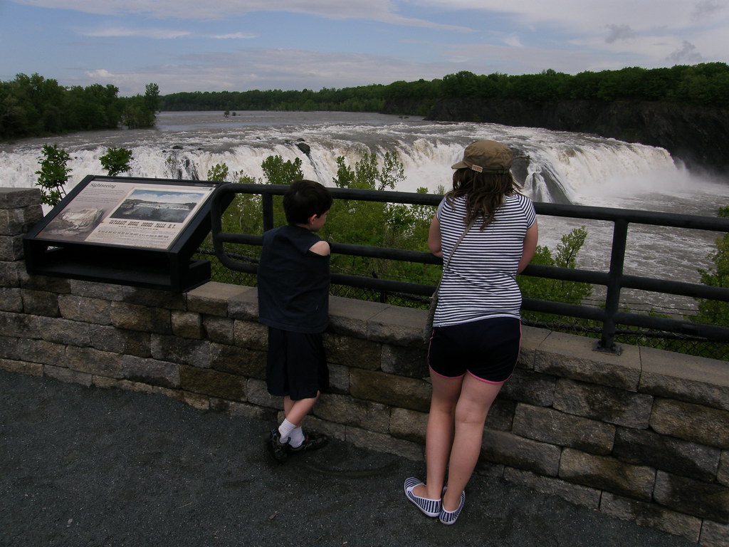 The Kids Look at Cohoes Falls Cohoes, NY Part of the Moh… Flickr