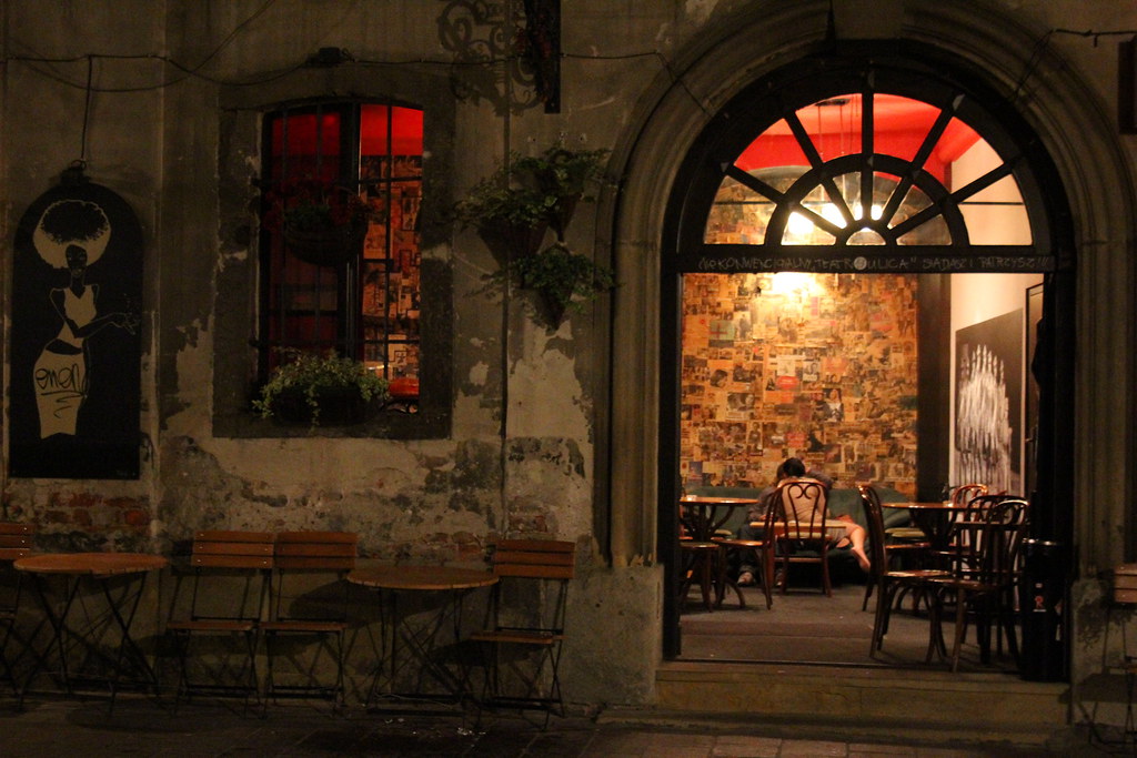 Bar, Krakow A bar in the Kazimierz (Jewish district) of Kr… Flickr