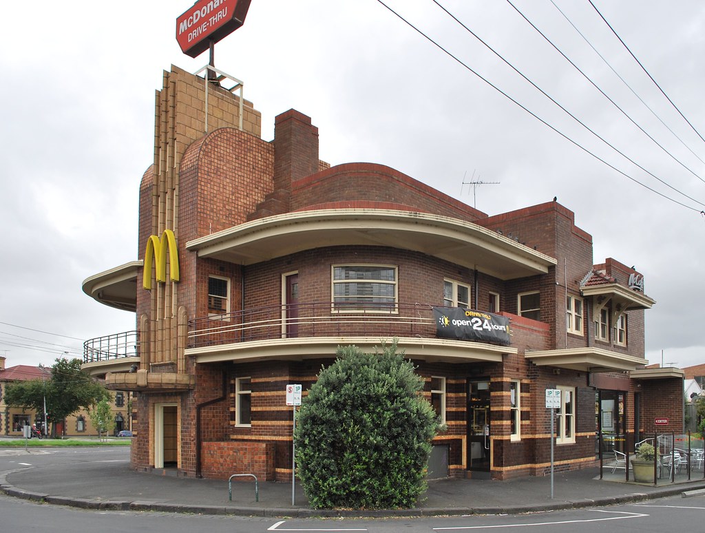 United Kingdom Hotel, Clifton Hill The impressive art deco… Flickr