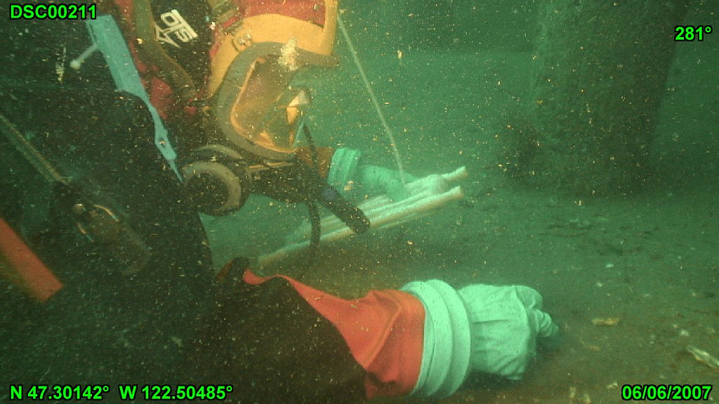 EPA diver maps Superfund cap EPA Region 10 Diver Rob Rau u… Flickr