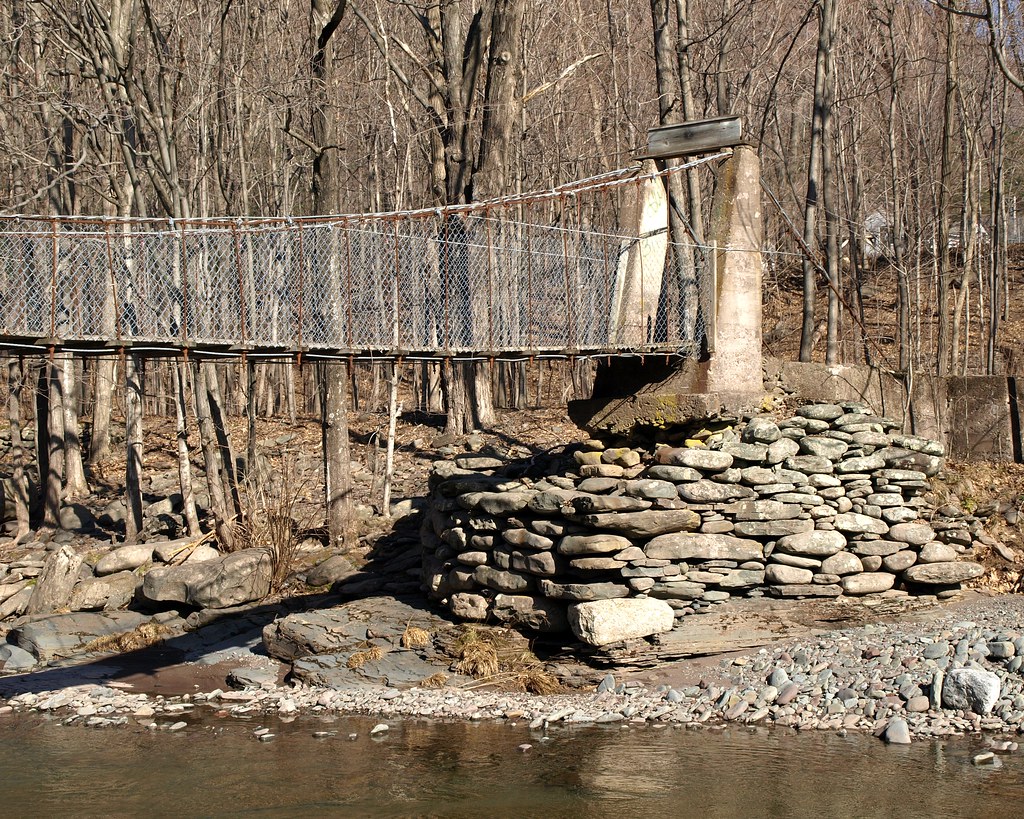 Palenville Swinging Pedestrian Bridge over Kaaterskill Cre… Flickr