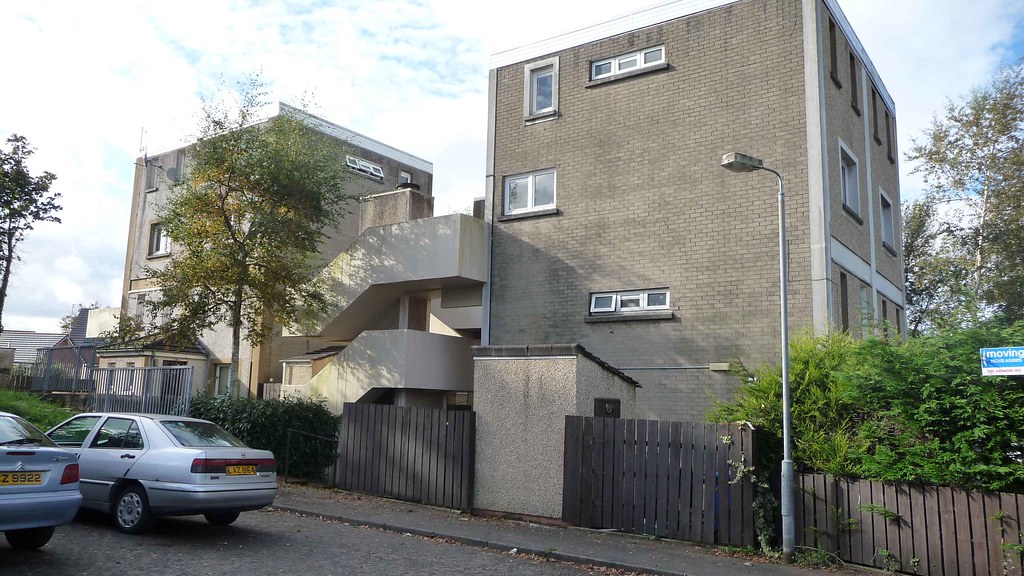 Ardnoe Avenue flats Ballybeen Estate, Belfast Citybus Renegade Flickr