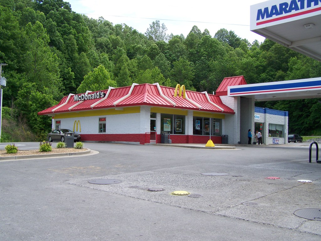 100_8011 116 Colley Shopping Center,Clintwood, Virginia ncokecan