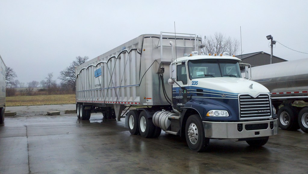 Marina Waste Transfer 2010 Mack Pinnacle /w 48' walkingfl… Flickr