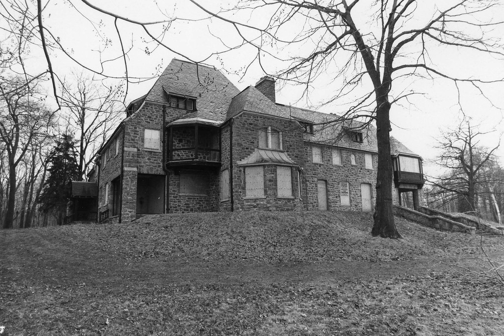 Le domaine Ogilvie (1978) Ce vaste manoir fut construit en… Flickr