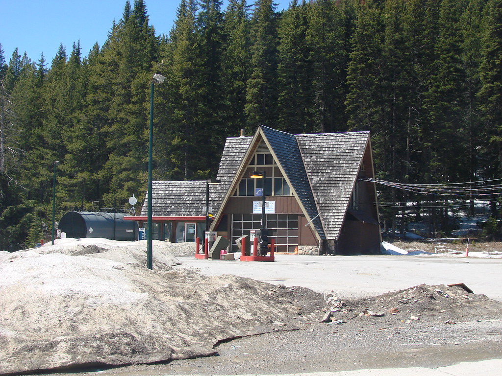 Lake Louise_Alberta West Louise Lodge is actually several … Flickr