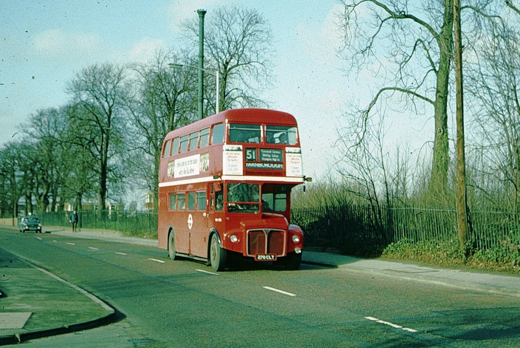 LT bus RM1270 in Halfway Street, Sidcup, on route 51 to Fa… Flickr