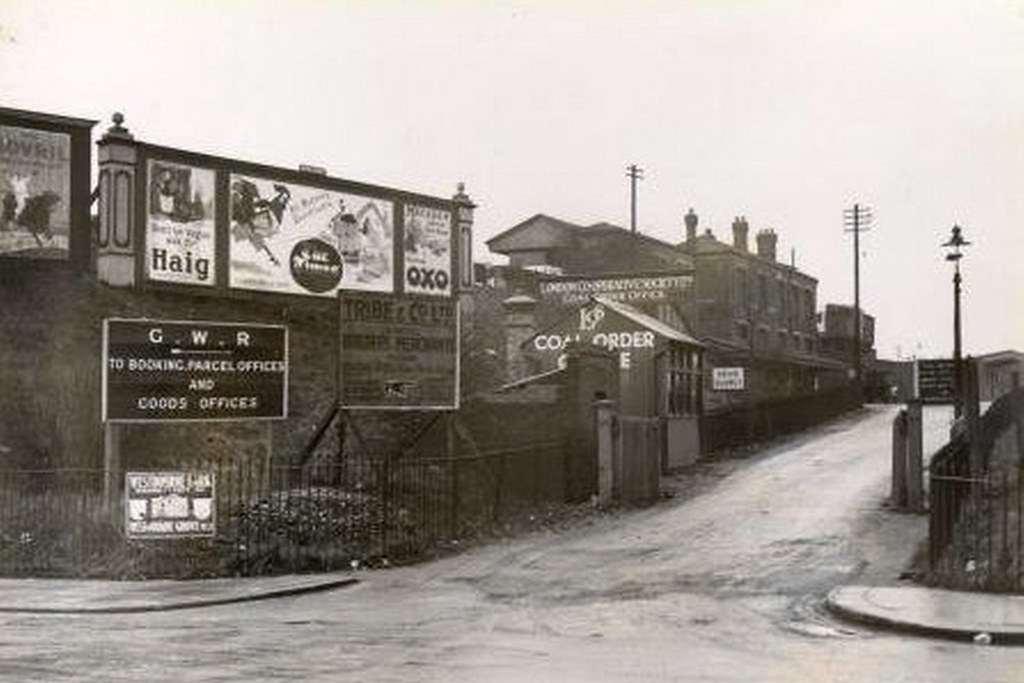 GREENFORD STATION tube station was opened in 1947 so dat… Flickr