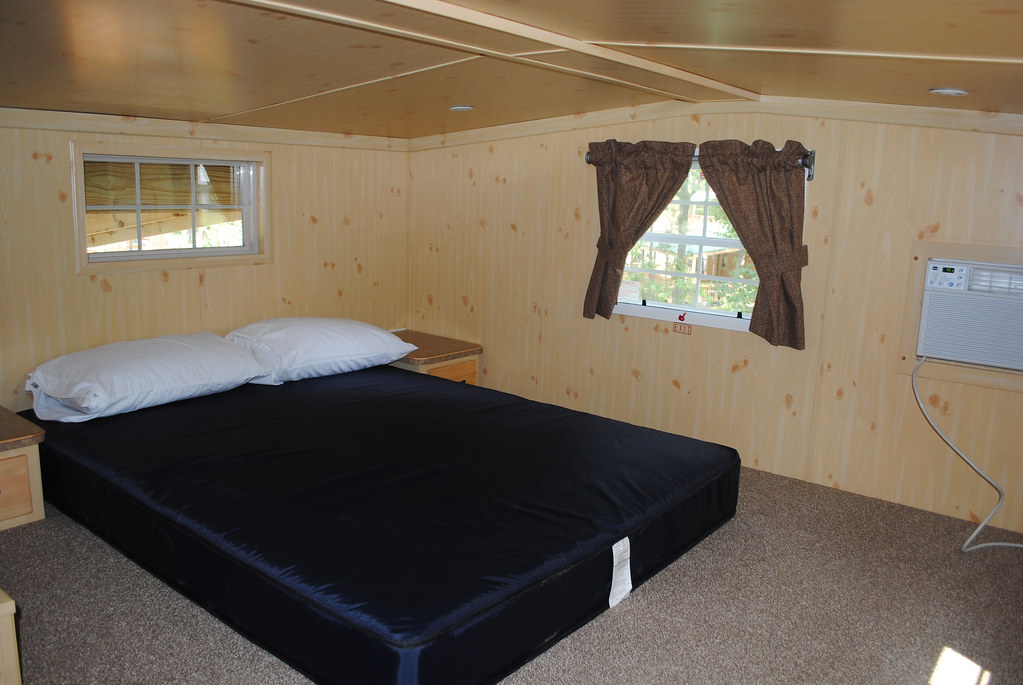 Queen Mattress in Loft of Rudolph's Christmas Cabin at Lak… Flickr