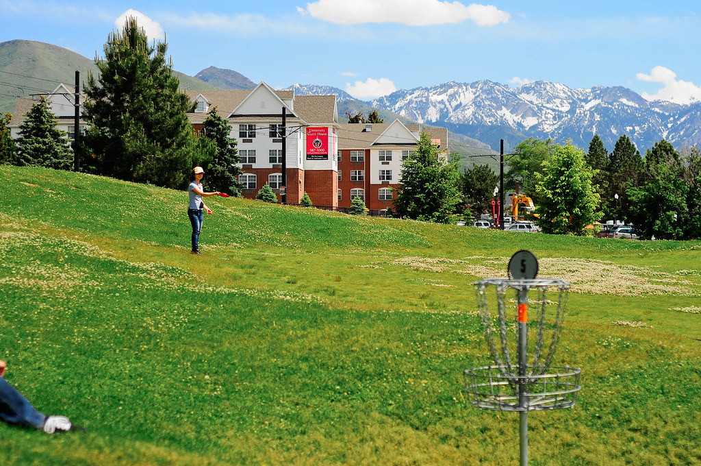 Frisbee Golf Summer Fun 3 Students at the University of