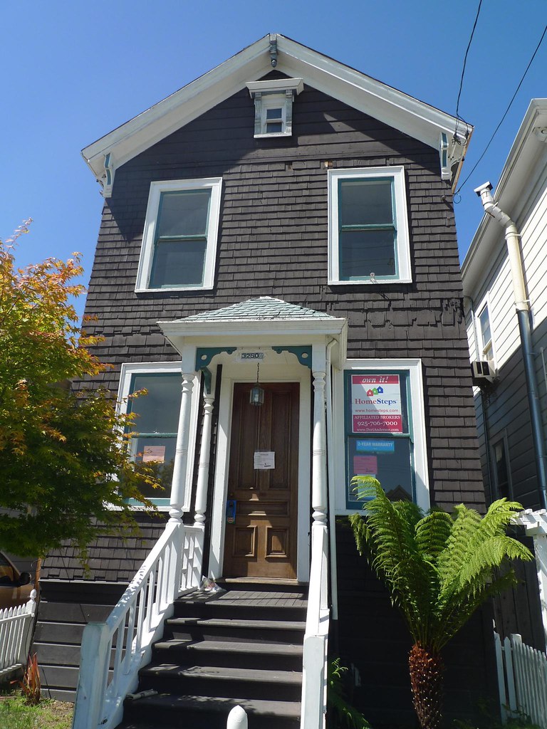 Foreclosed House, Alameda Mark Hogan Flickr