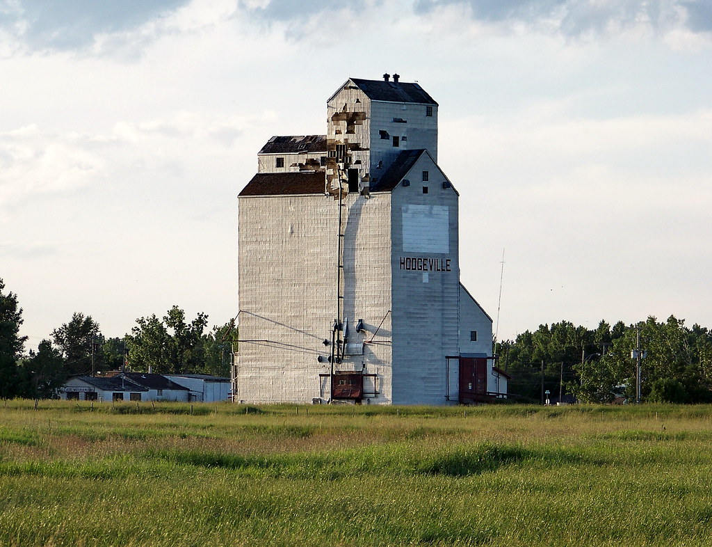 SK11g27 Hodgeville Grain Elevator, Saskatchewan Grain elev… Flickr