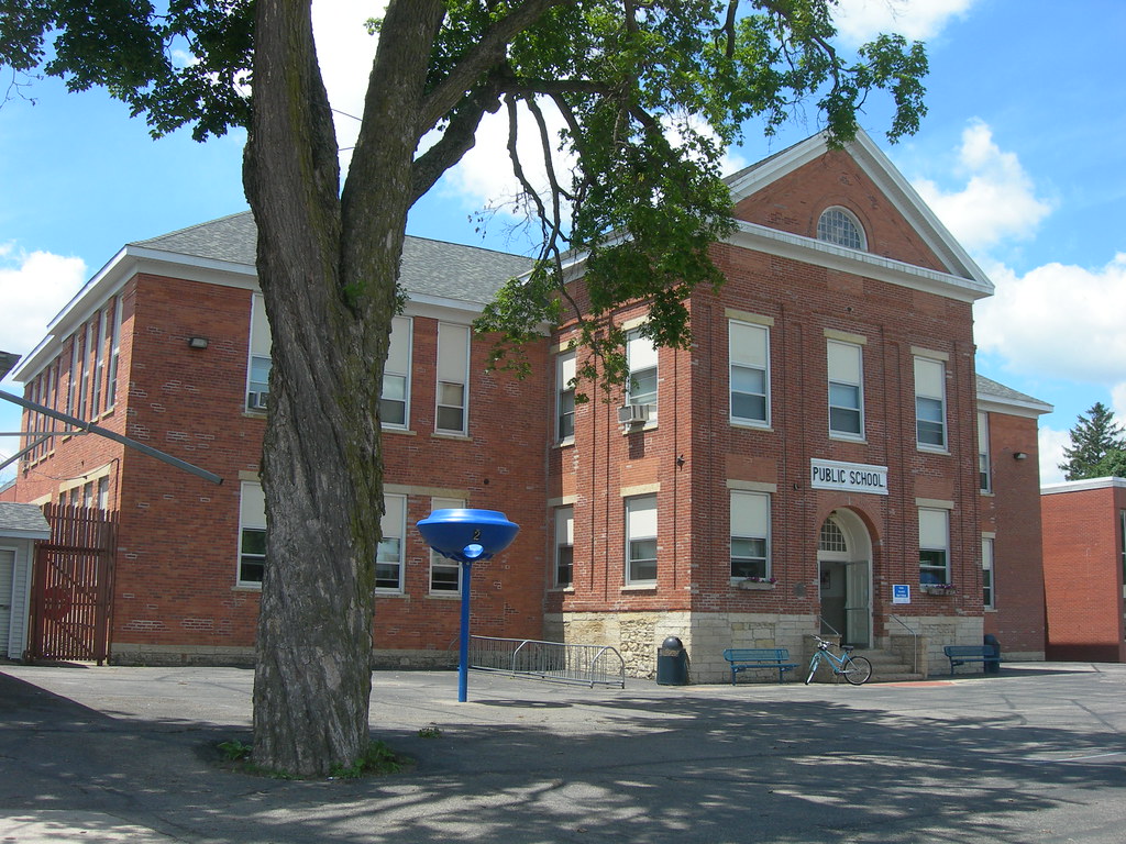 Bellevue Elementary School Bellevue, Iowa Constructed in 1… Flickr
