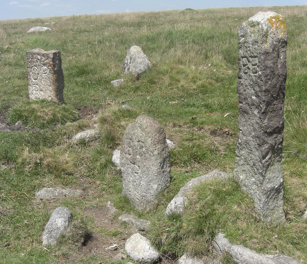 Belstone and Okehampton boundary stones near Higher Tor SX… Flickr