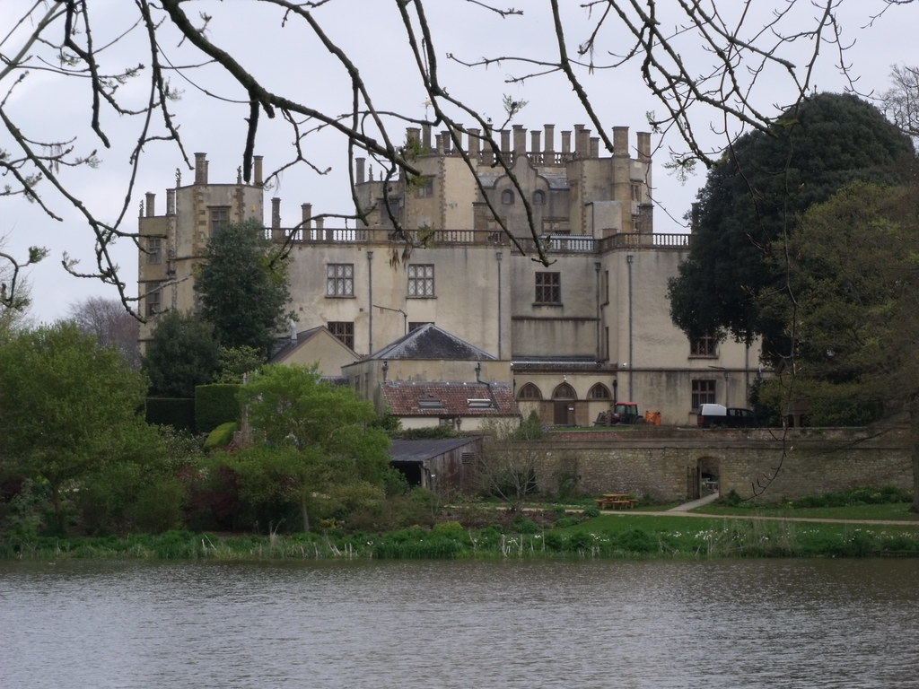 Sherborne Castle & Lakeside Gardens lake Sherborne New… Flickr