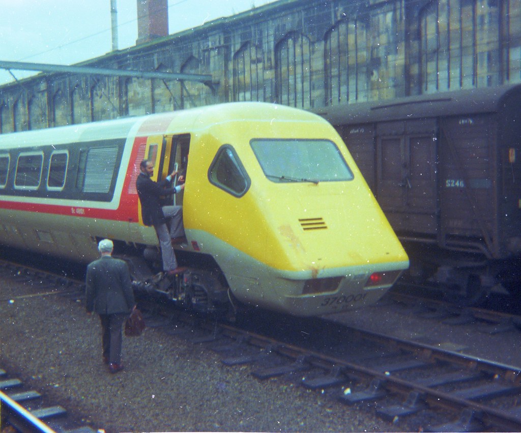 370001Carlisle APTP set 370001 is seen here in Carlisle … Flickr