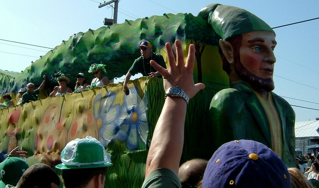 Throw me a cabbage! St. Pat's Parade on Magazine Street, N… Flickr