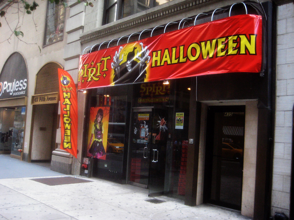 Spirit Halloween 2013 Store on 5th Avenue and 39th Street … Flickr