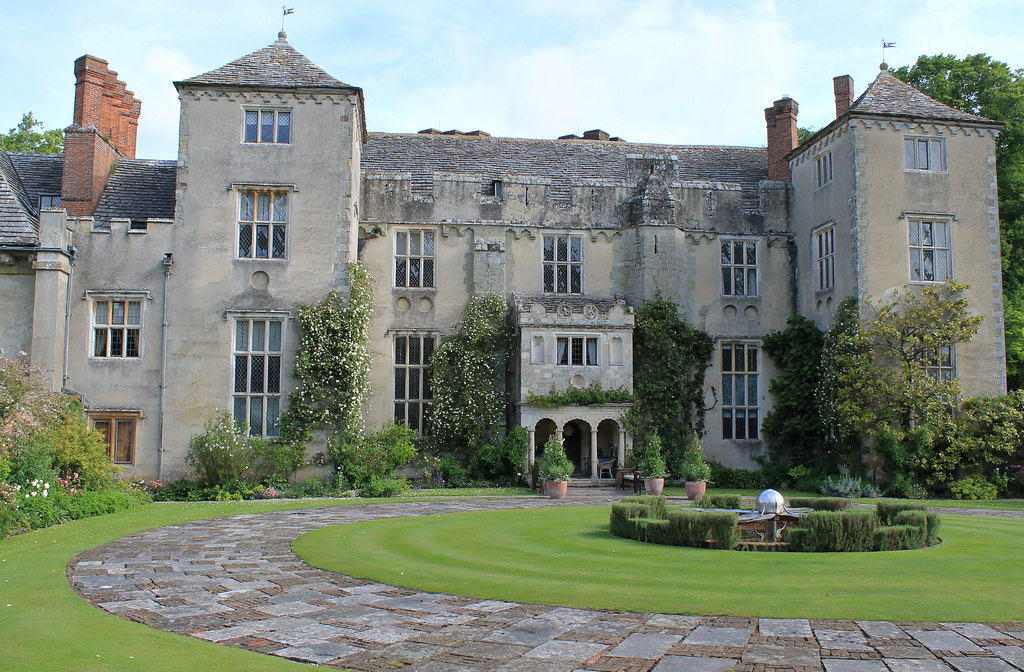 Manor House, Cranborne South Front of the Manor House at C… Flickr