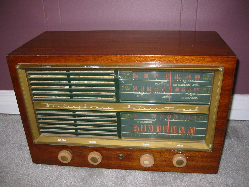 1951 Westinghouse AMFM radio model 6T104 This is a 6 tub… Flickr