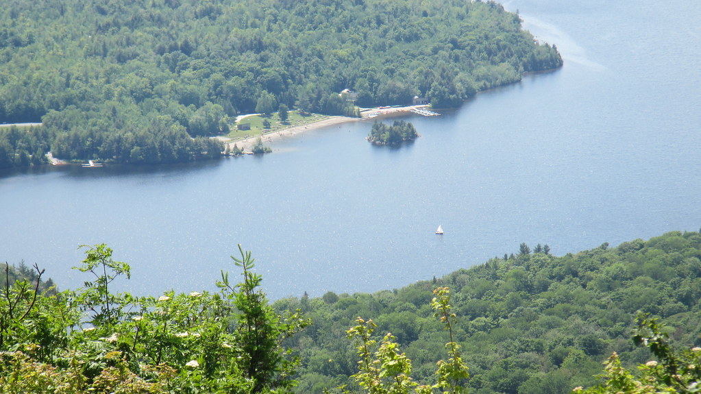 Lac Stukely La plage du camping Parc national du Mont Or… Flickr