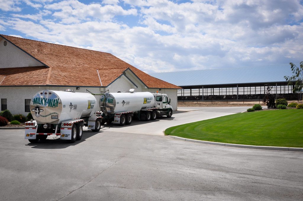 Milk Truck A milk truck this one from Milky Way, a divis… Flickr