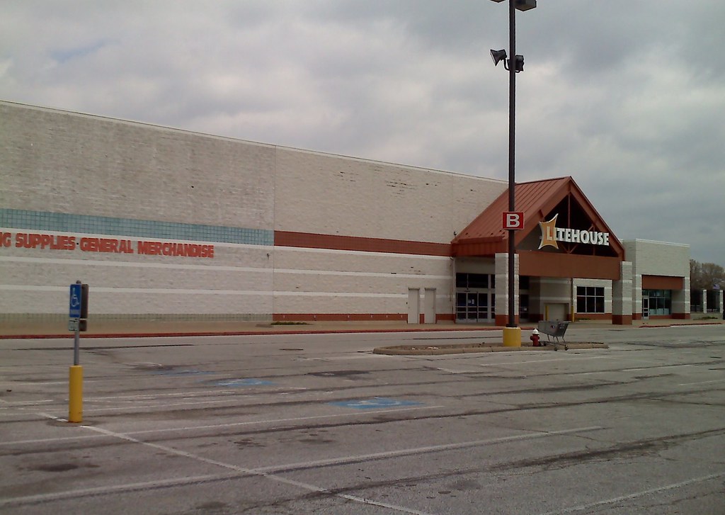 Former Super Kmart in Elyria, Ohio I am just amazed how in… Flickr